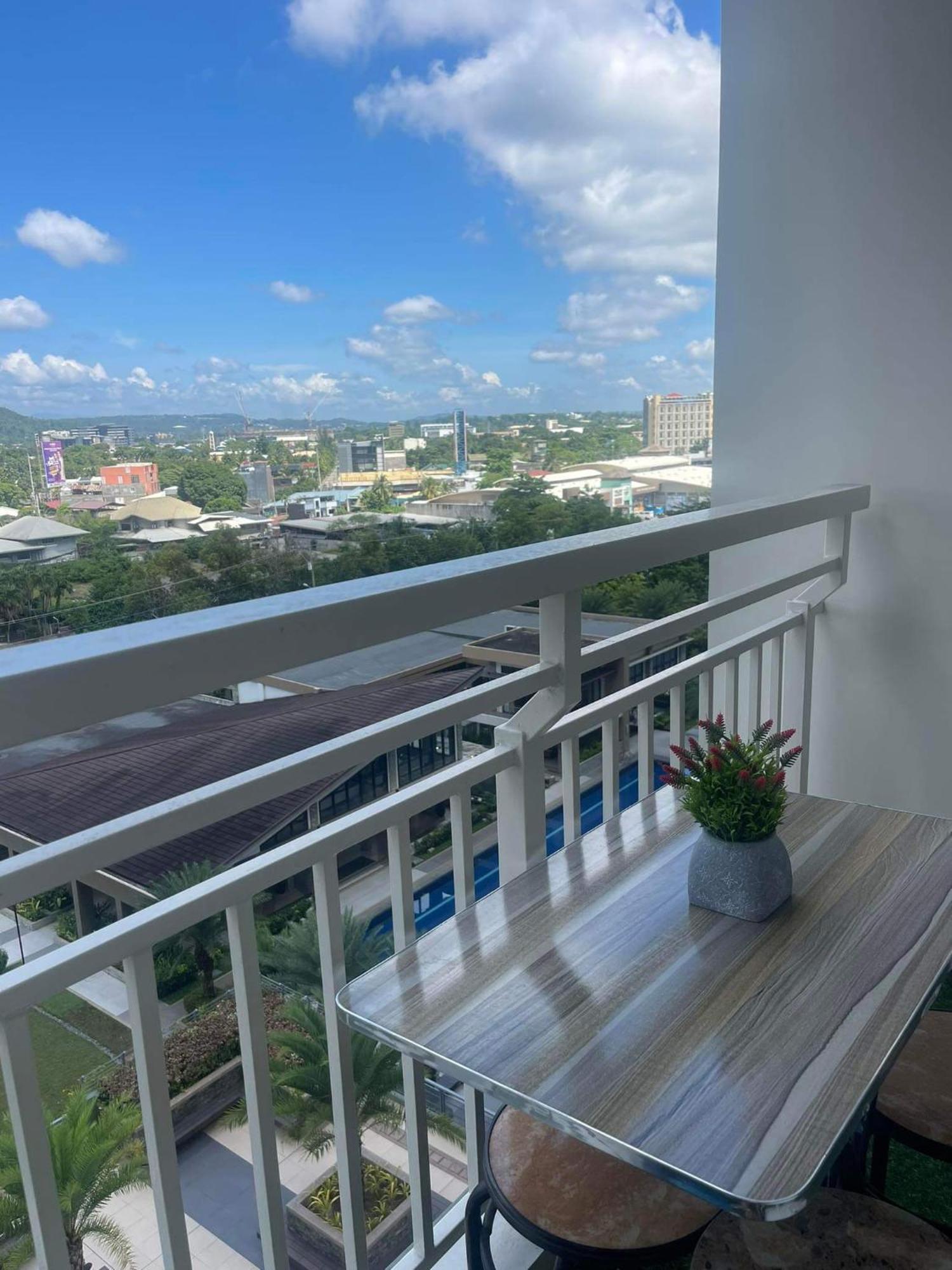 Verdon Parc Davao City With Balcony By Darpm Exterior photo